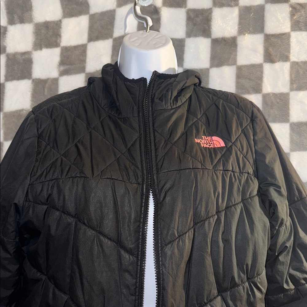 North Face Girls Zip Up Black & Pink Reversible Puffer Jacket Size 18/ XL. - Picture 2 of 12
